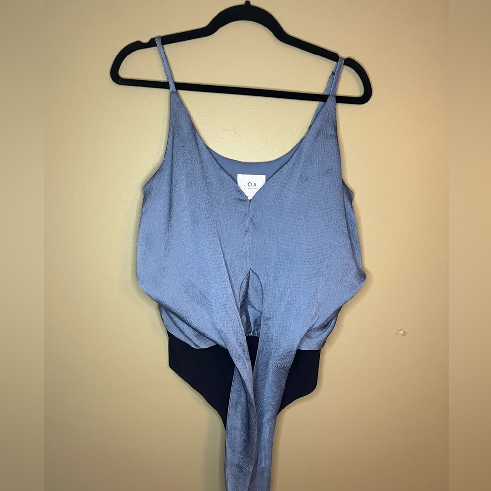 J.O.A. Navy V Neck Textured Bodysuit Women’s Medium